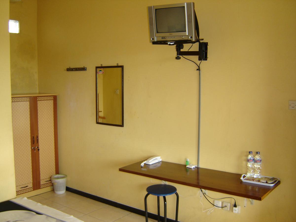 Nirwana Hotel Bojonegoro Bagian luar foto